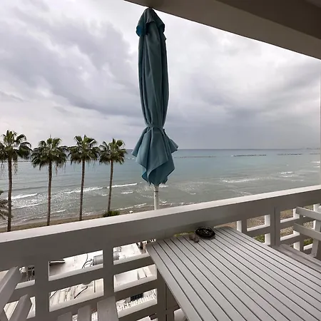 Seafront Flat Vacations Appartamento